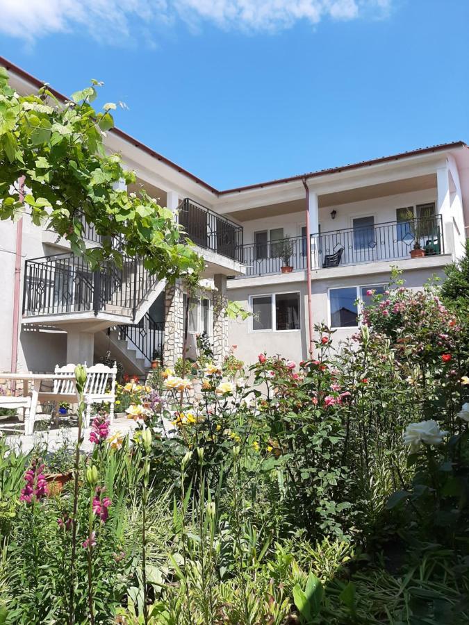 Bcm Family House Hotel 2 Mai Exterior foto