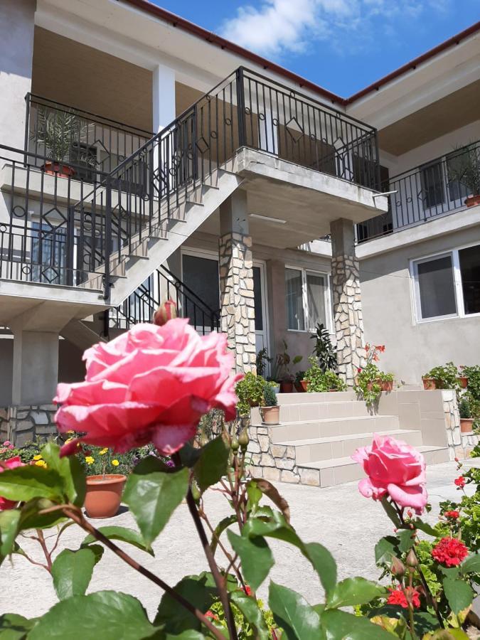 Bcm Family House Hotel 2 Mai Exterior foto